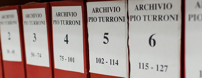 Informazioni sui fondi archivistici e schede di materiale d'archivio selezionato